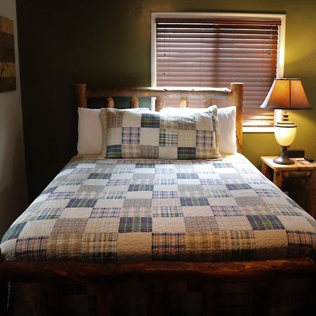 Cougar Lone Fir Resort מראה חיצוני תמונה