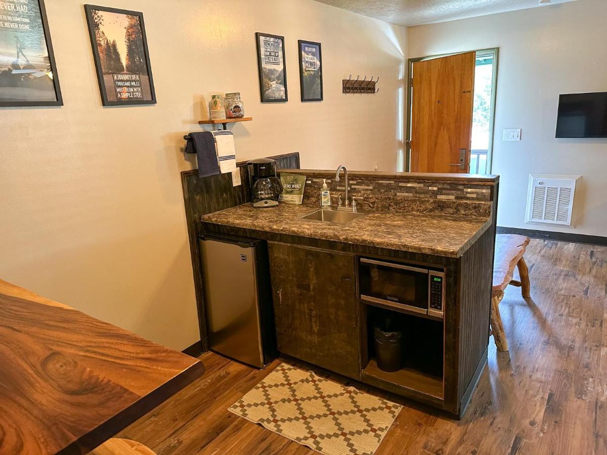 Cougar Lone Fir Resort מראה חיצוני תמונה