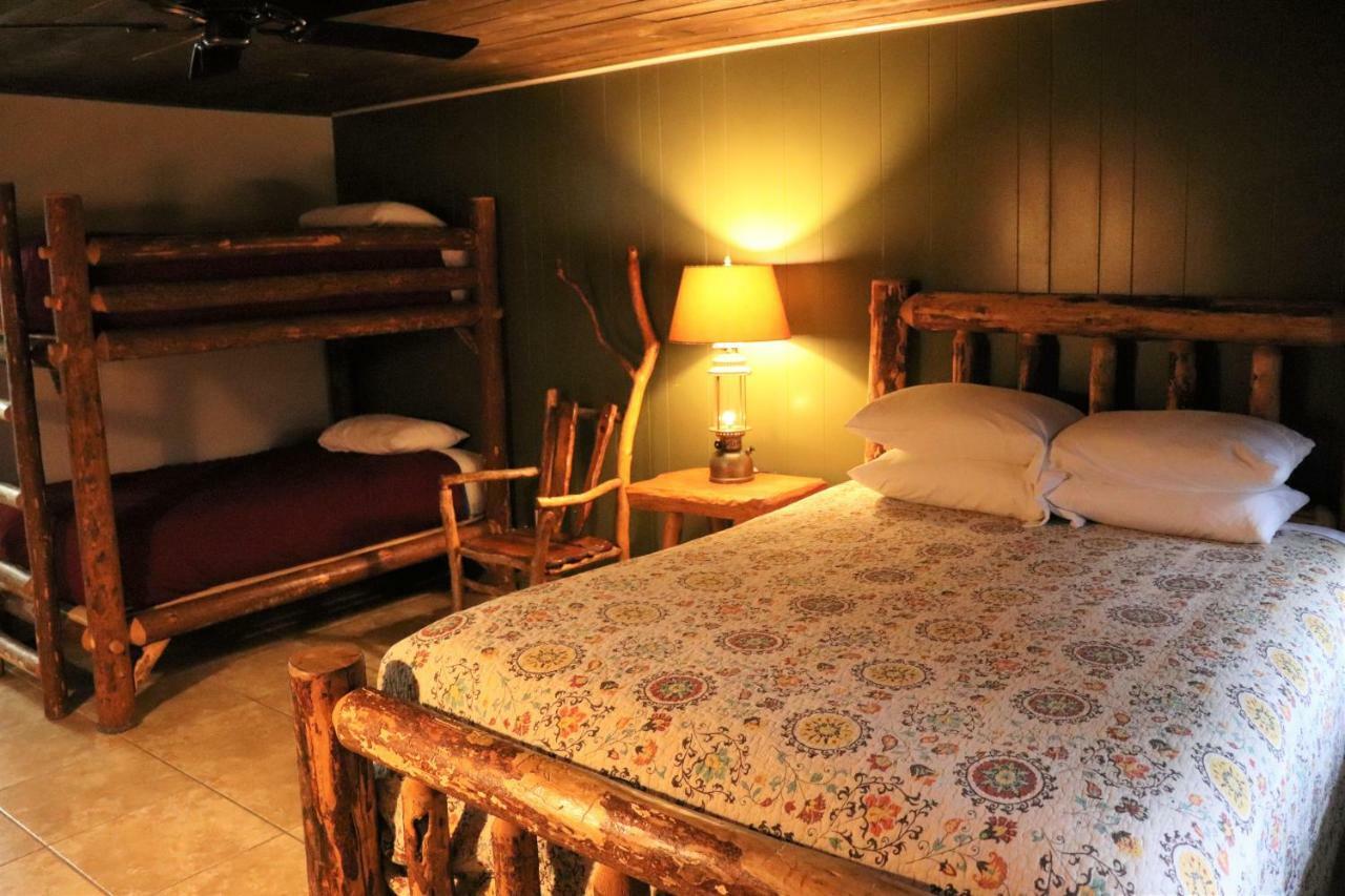 Cougar Lone Fir Resort מראה חיצוני תמונה