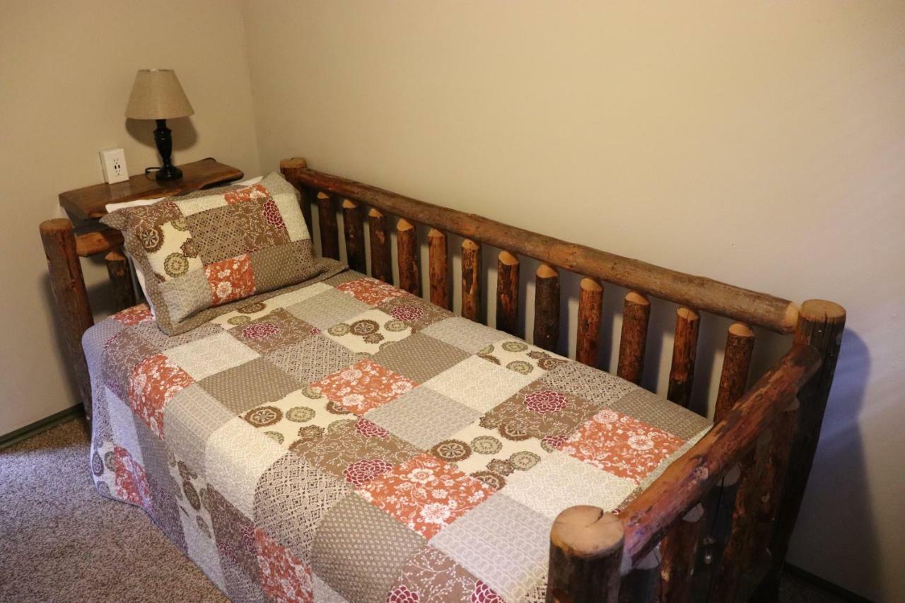Cougar Lone Fir Resort מראה חיצוני תמונה