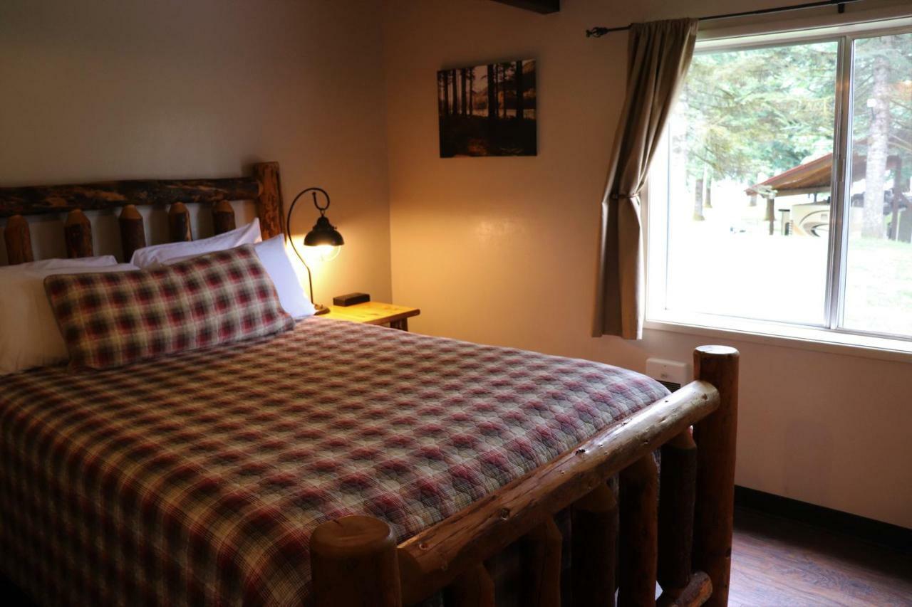 Cougar Lone Fir Resort מראה חיצוני תמונה