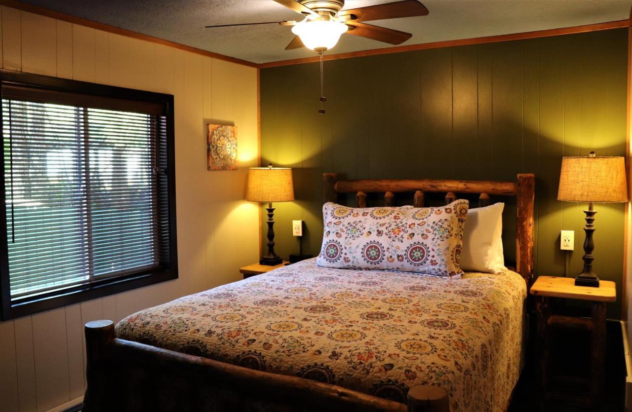 Cougar Lone Fir Resort מראה חיצוני תמונה